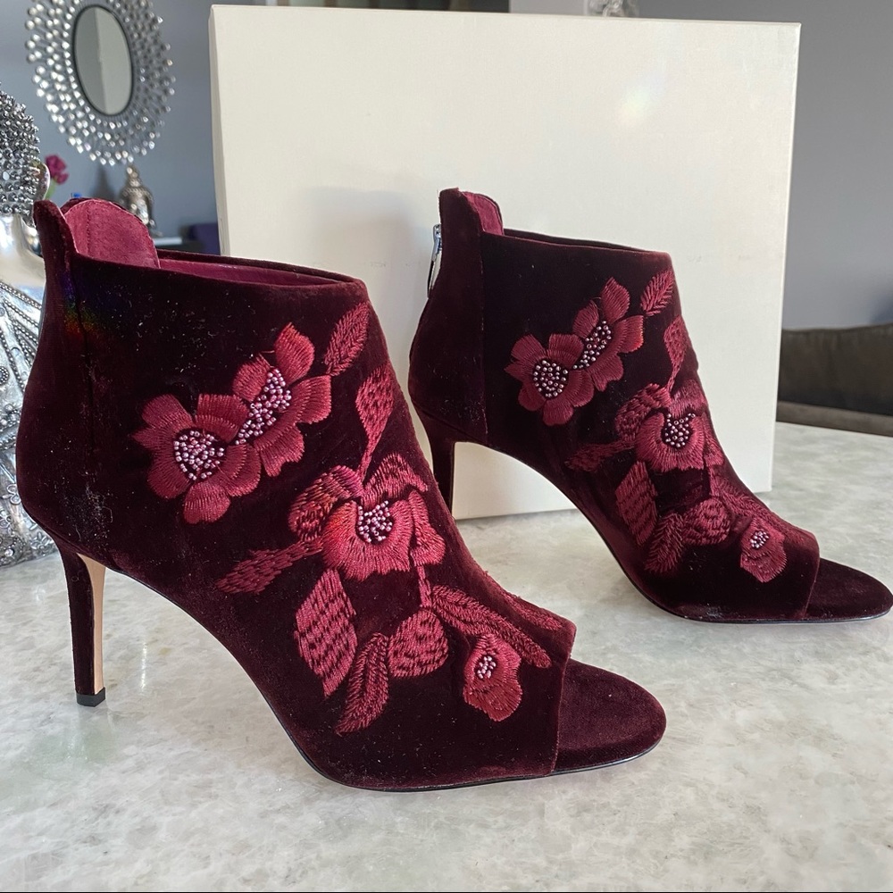 NIB Vince camuto sequin boots